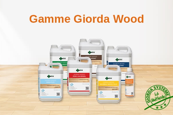 Gamme Giorda Wood Bidons des produits Giorda Wood sur parquet clair